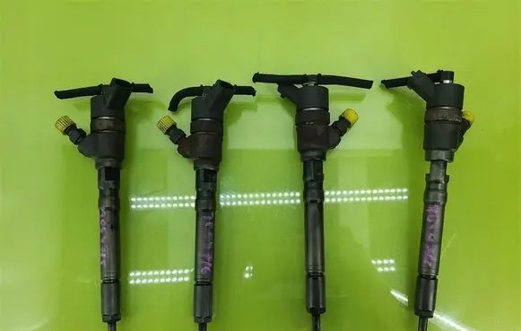 KIA Carens I Fuel injectors set 0445110064