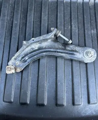 Mercedes-Benz Citan W415 Front lower control arm/wishbone 8200586570