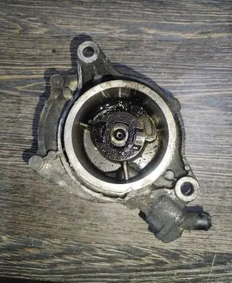 BMW 5 E60 E61 Vacuum pump 11667795142