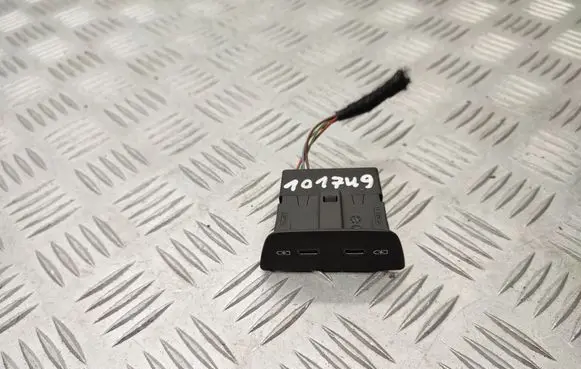 Volkswagen T-Roc USB socket connector 2G6035718
