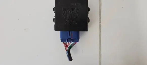 Toyota Yaris Day light relay 8264212050 0617004240
