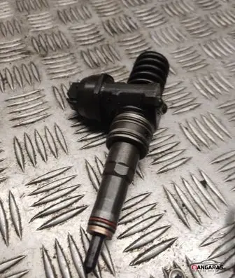 Volkswagen PASSAT B6 Fuel injector 038130073bq