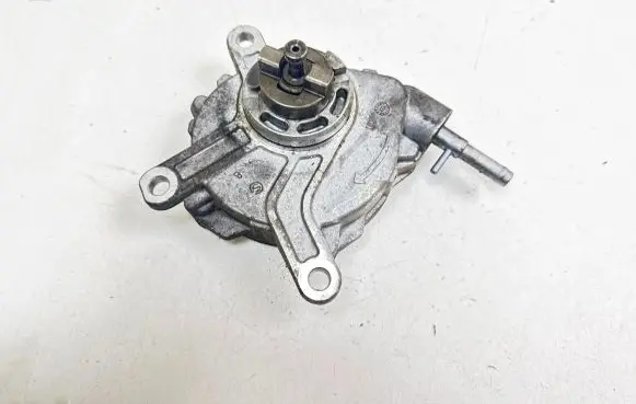 Toyota RAV 4 (XA30) Vacuum pump 05110728