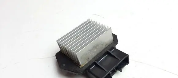 Toyota Corolla Verso AR10 Heater blower fan relay 4993002121 M7098