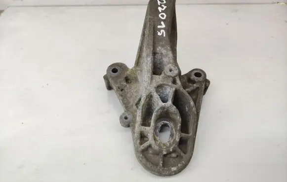 Mini One - Cooper Coupe R56 Engine mounting bracket