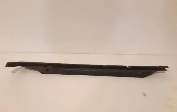 Volkswagen PASSAT B2 Front bumper mounting bracket 321853655