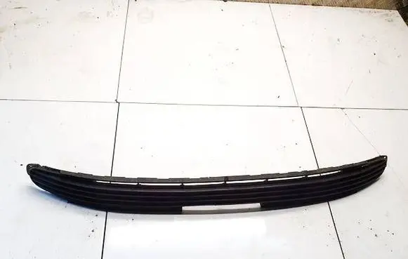 Opel Vectra B Front bumper lower grill 90464532