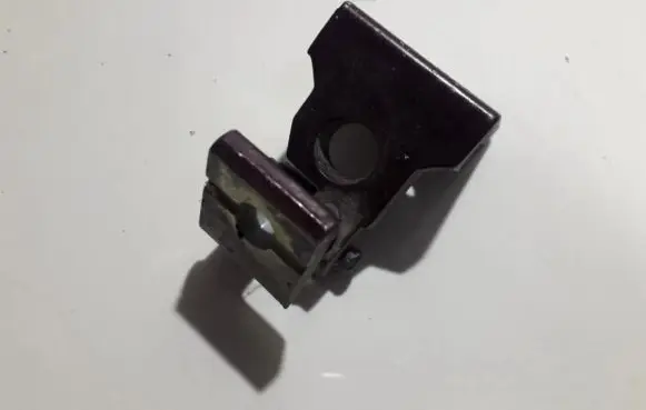 Audi A6 S6 C5 4B Rear door lower hinge 8d0833401