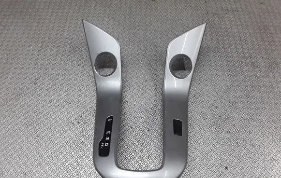 Chevrolet Cruze Gear shifter surround trim plastic 95940933
