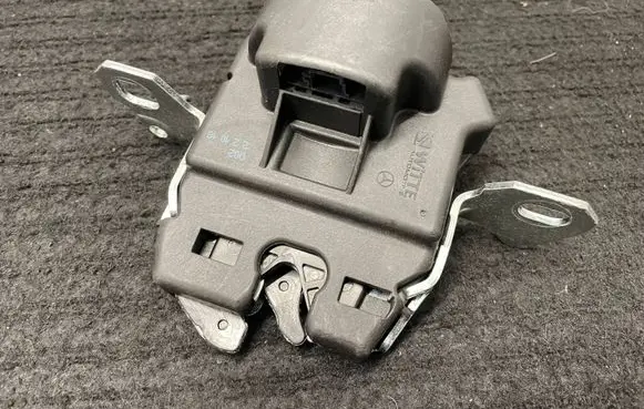 Mercedes-Benz E W238 Seat back rest lock catch 