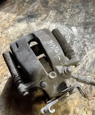 Opel Insignia A Rear brake caliper