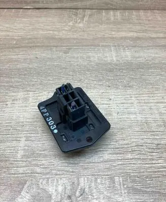 Toyota Hilux (AN10, AN20, AN30) Heater blower motor/fan resistor 4FP303 WITHPLUG