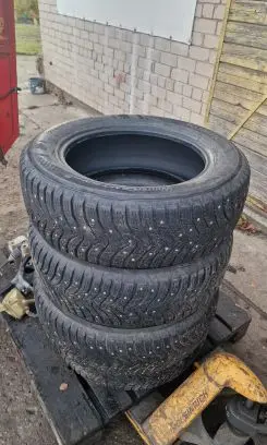 Mitsubishi Outlander R17 winter/snow tires with studs 21565R17
