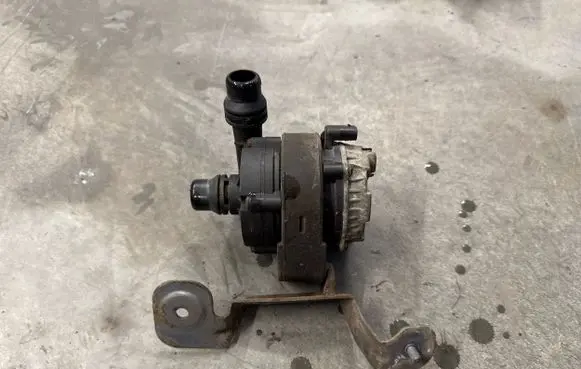 BMW X5 F15 Electric auxiliary coolant/water pump 8602021
