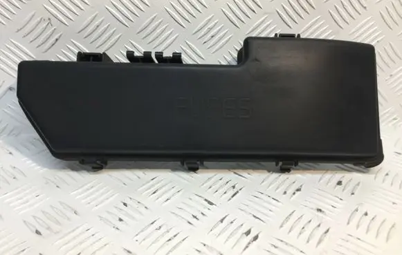 Volvo S60 Fuse box cover 9494211