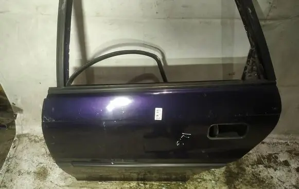 Opel Astra F Rear door violetines