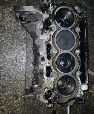 Peugeot 207 Engine block 