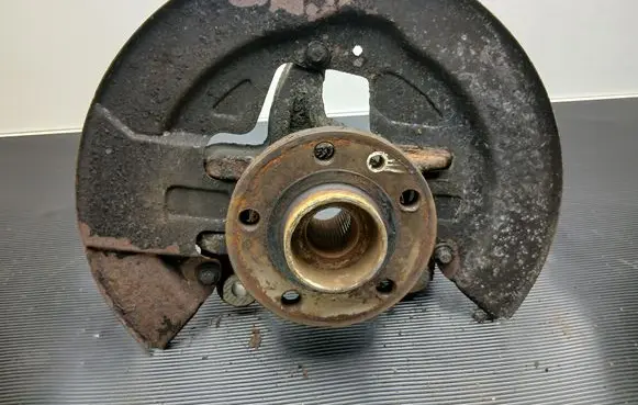 Volvo V60 Front wheel hub 6G913K170