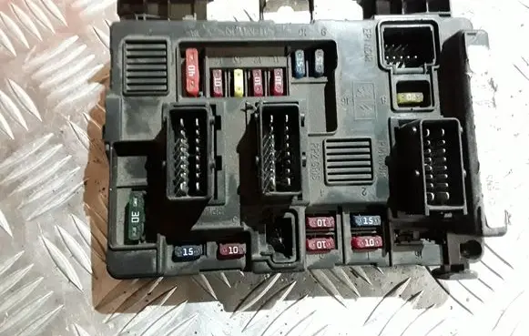 Citroen C5 Fuse module BSMB3