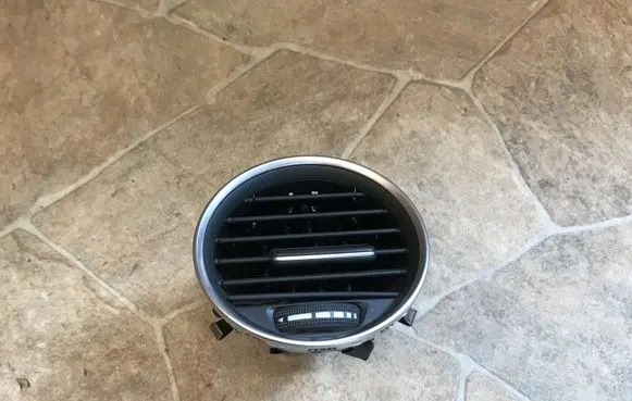 Mercedes-Benz C W204 Dashboard air vent grill cover trim A2048306754