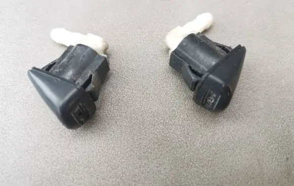 Lexus RX 330 - 350 - 400H Windshield washer spray nozzle 