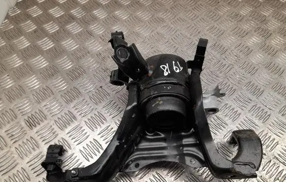 Toyota Prius (XV60) Engine mount bracket 