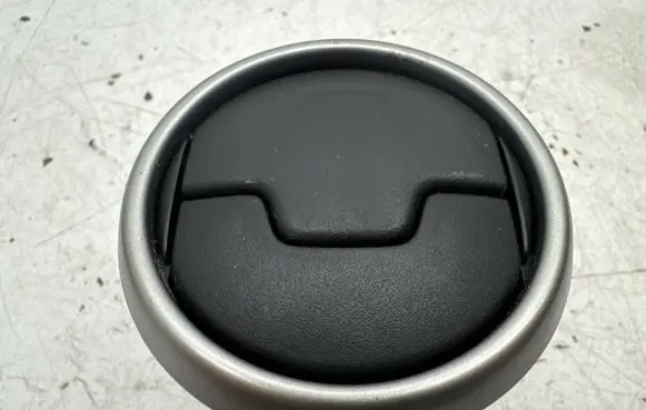 Nissan Qashqai Dash center air vent grill 68760JD10A