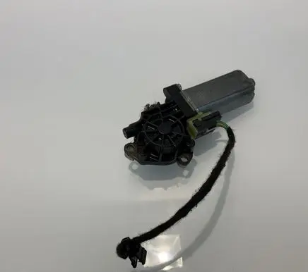 Mercedes-Benz E W211 Seat adjustment motor 0390203002