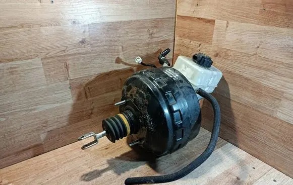 BMW 1 E81 E87 Brake booster 6775930 25222497100769