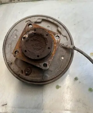 Volkswagen Transporter - Caravelle T3 Rear wheel hub spindle/knuckle 132123