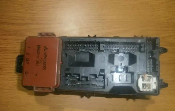 Mitsubishi Space Star Fuse box set mr318828 mb953355