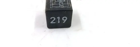 Volkswagen PASSAT B5 Other relay 443951253AA 899574000