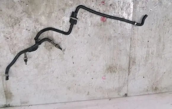 Volkswagen PASSAT B6 Engine coolant pipe/hose