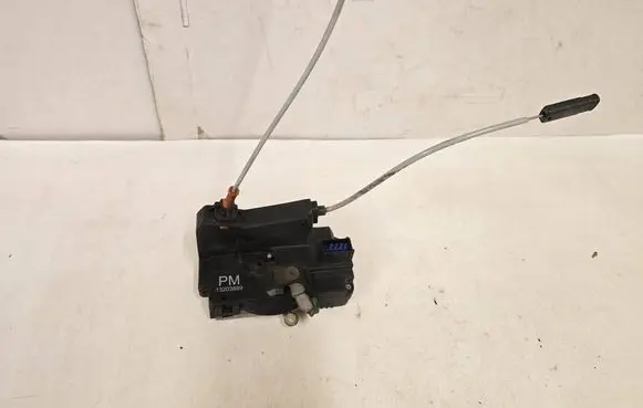 Opel Meriva A Front door lock 13203899
