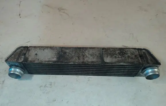 BMW 5 E60 E61 Intercooler radiator 7795823