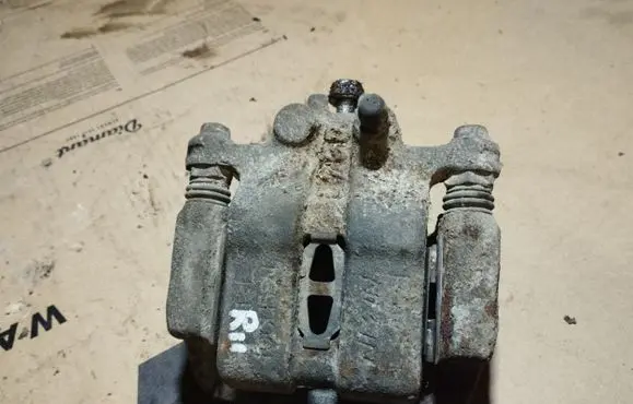 Honda FR-V Rear brake caliper
