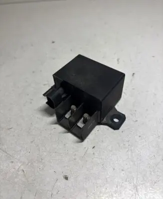Mercedes-Benz E W211 Charging relay A0025423819 V23132A2001X14