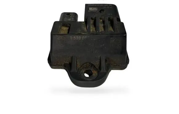 BMW 5 F10 F11 Glow plug pre-heat relay 8570087