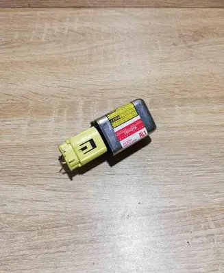 Toyota Prius (XW20) Airbag control unit/module 8986047040