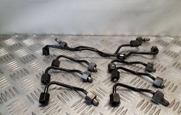 Jeep Grand Cherokee (WK) Fuel injector supply line/pipe 