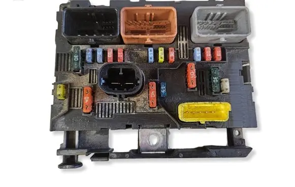 Citroen C4 I Picasso Fuse module 9664055680