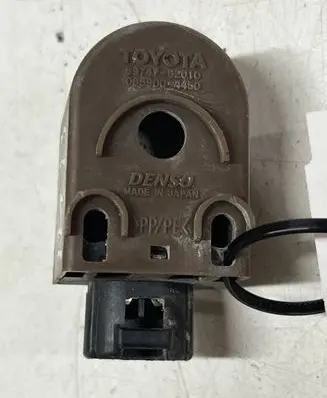 Toyota Auris 150 Door central lock control unit/module 8974752010 0689004450