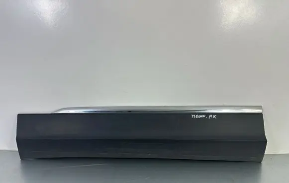 Volkswagen Tiguan Front door trim (molding) 5NA854939