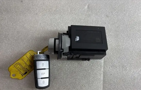 Volkswagen PASSAT B6 Ignition lock 3C0905843R 33303401 11602201680222