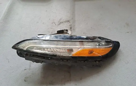 Jeep Cherokee Headlight/headlamp 68157103AQ