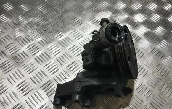 Mazda 323 Power steering pump