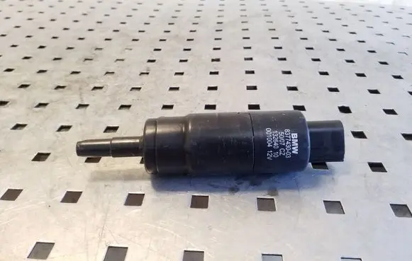 BMW X6 E71 Headlight washer pump 837743003