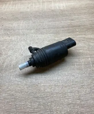 BMW 5 E39 Windscreen/windshield washer pump 8377612