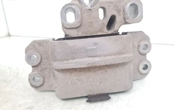 Engine mount bracket