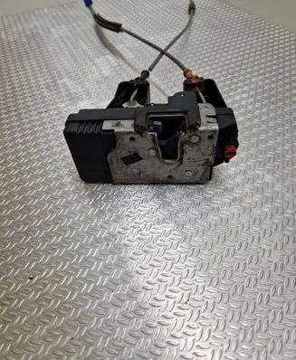 Opel Zafira A Rear door lock Ds24414134